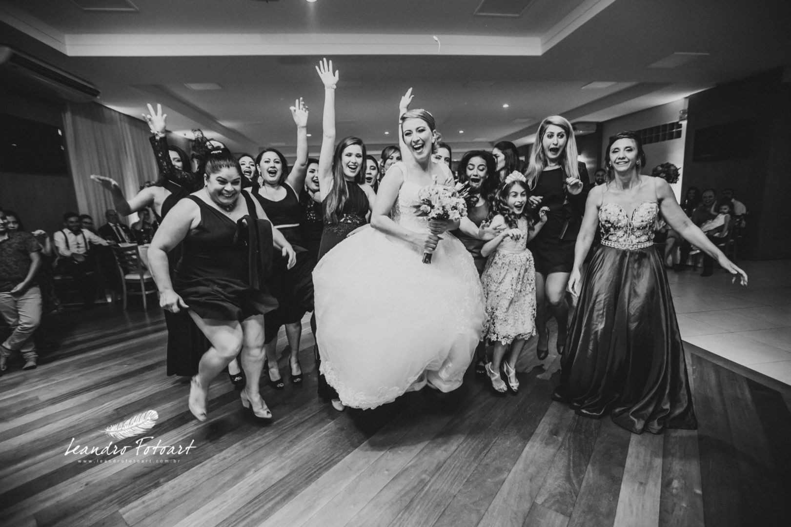 Foto JESSICA + PYTER WEDDING DAY Foto JESSICA + PYTER WEDDING DAY - Imagem 32