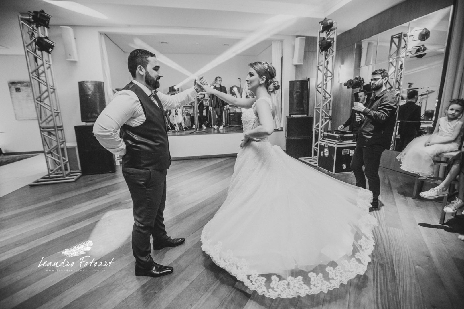 Foto JESSICA + PYTER WEDDING DAY Foto JESSICA + PYTER WEDDING DAY - Imagem 36
